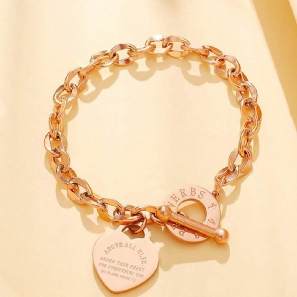 Elegant Gold Chain Bracelet